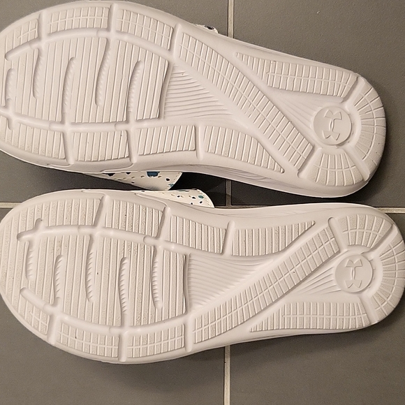 Under armour kids slides - Picture 2 of 6